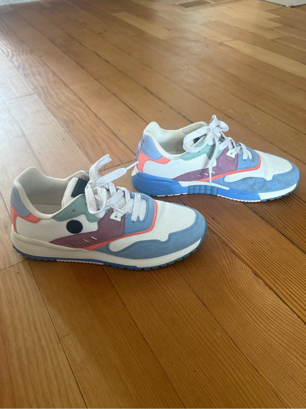 Women’s Scotch and Soda sneakers